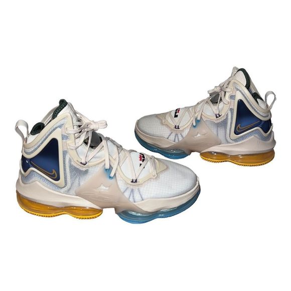 NIB Nike LeBron XIX || Sneakers || Men 10.5 Women 12 - Picture 2 of 12